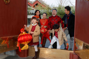 幸福的大家庭庆祝新年