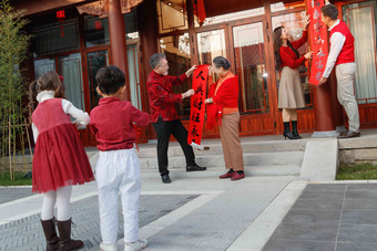 幸福新年协助男人<strong>元旦</strong>写实相片