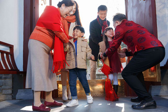 幸福家庭回家过新年