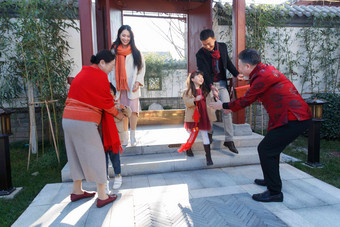 幸福家庭回家过新年