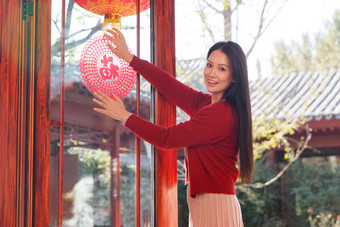 年轻女人窗花庆祝快乐东方氛围相片