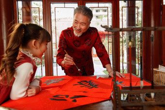 祖孙俩人一起写春联乐趣清晰拍摄