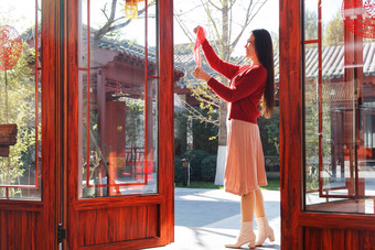 年轻女人窗花新年一个人摄影清晰素材