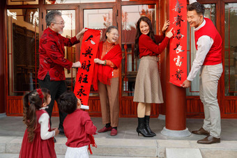 幸福新年亚洲人夫妇老年男人写实场景