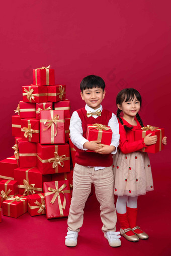 快乐儿童收到许多<strong>新年</strong>礼物可爱的高清图片