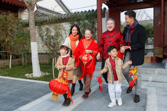 幸福新年团圆青年人中国结高质量场景