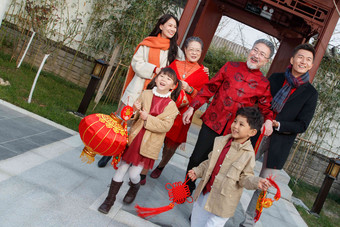 幸福的大家庭庆祝新年