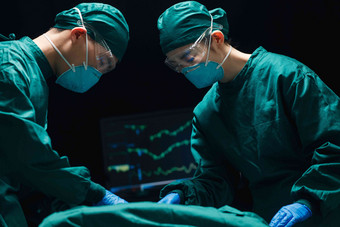 医护人员手术两个人服务设备用品写实相片