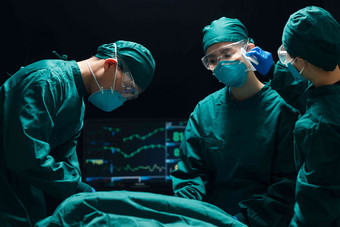 医护人员手术东亚监测30岁到35岁