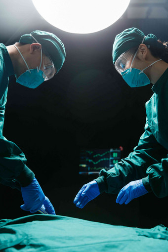 医护人员手术亚洲人两个人口罩高质量摄影图