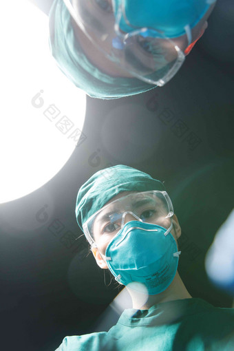 医护人员手术急救东方人手术衣图片