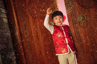 快乐的小男孩庆祝新年中国清晰摄影