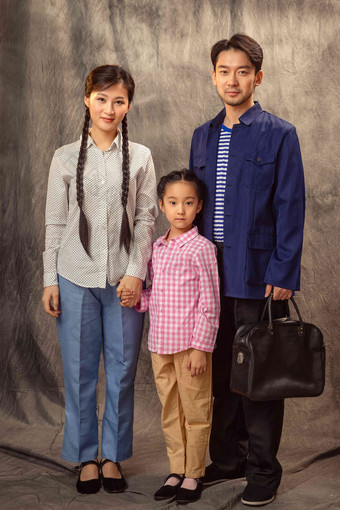 家庭照女儿中国文化一家三口写实图片