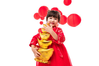 可爱的小女孩抱着一摞金<strong>元宝</strong>传统文化高质量素材