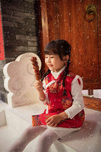 吃糖葫芦的小女孩唐装高质量照片