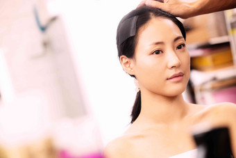 青年化妆中国户内改变氛围素材