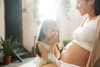 孕妇女孩住宅房间想象健康的高端场景