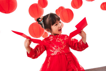 快乐的小女孩拿着红包喜庆高质量镜头