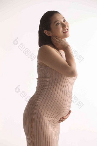 孕妇抚摸肚子