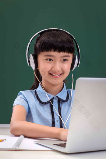 小学女生在线学习亚洲人清晰镜头