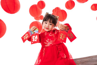 快乐的小女孩拿着红包福字高端照片