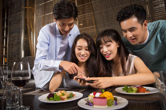 青年聚餐网络直播吃饭活力高端摄影