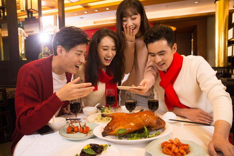 青年聚餐餐厅节日周末活动高质量素材