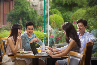 青年聚餐落地窗中国亚洲高质量照片