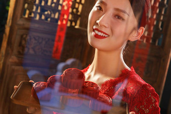 新年女人美女窗户中国人写实场景