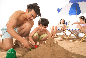家庭海滩玩耍玩耍放松清晰素材