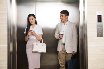 商务电梯东方人青年男人白领高端场景