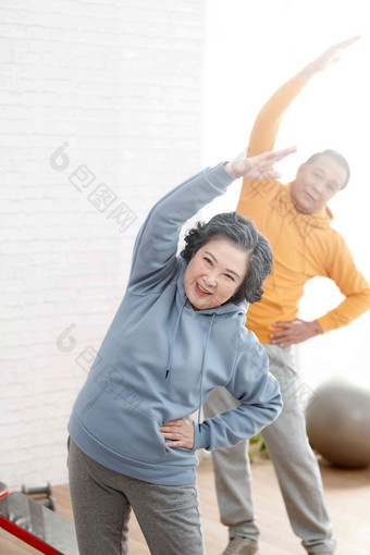 老年夫妇健身运动时尚氛围图片