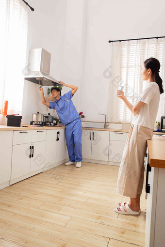家庭维修服务厨房清晰摄影图