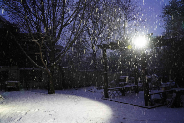 别墅区雪景路彩色图片宁静清晰摄影