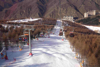 滑雪场雪场滑雪运动户外周末活动成年人