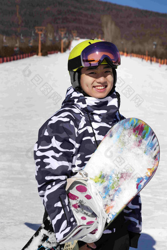 男孩户外滑雪滑雪镜氛围照片