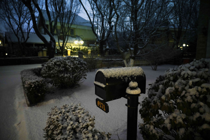 别墅区雪景天空建筑外部高清摄影