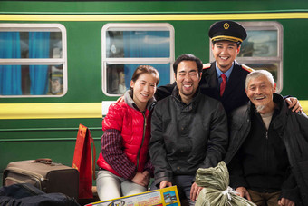 火车乘务员和旅客列车员高端照片