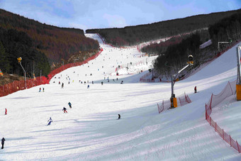 滑雪场雪场天空山脉滑雪雪橇场景