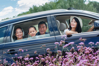 一家人自驾游美景中国人图片