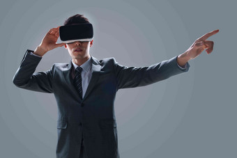 戴VR眼镜男士网络空间职业高质量素材