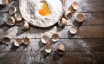 鸡蛋面粉烘焙写实摄影图