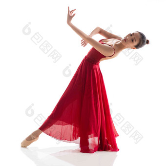 穿红色裙子跳芭蕾舞的青年女人飘逸高清场景