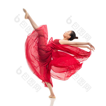 穿红色裙子跳芭蕾舞的青年女人优雅写实照片