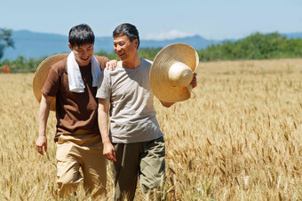 农民分享技术种植男人拍摄
