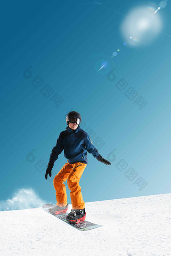<strong>滑雪</strong>的青年男人