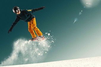 滑<strong>雪</strong>男人冬季运动一个人周末活动高端摄影