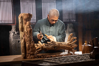 工匠师雕刻男人雕刻品中国人