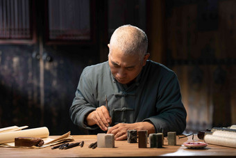 专家雕刻印章工艺品历史中国元素高清摄影
