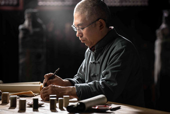 专家雕刻印章篆刻艺术家中国文化高质量素材